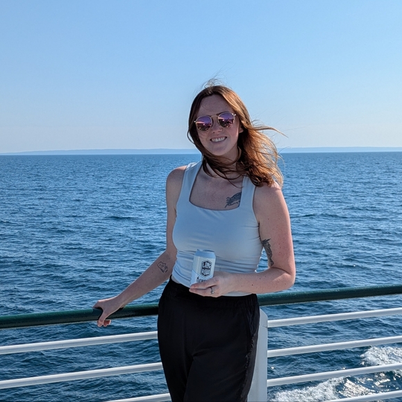 Meet your Posher, Olivia - Picture 2 of 2